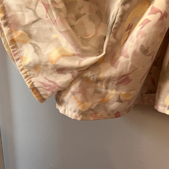 Urban Outfitters Kimchi Blue Tan Floral Open Back Romper size small - Picture 6 of 10